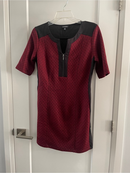 le chateau Dresses & Skirts - Le Chateau Women's Burgundy Short Sleeve Zip-Front Dress/Tunic